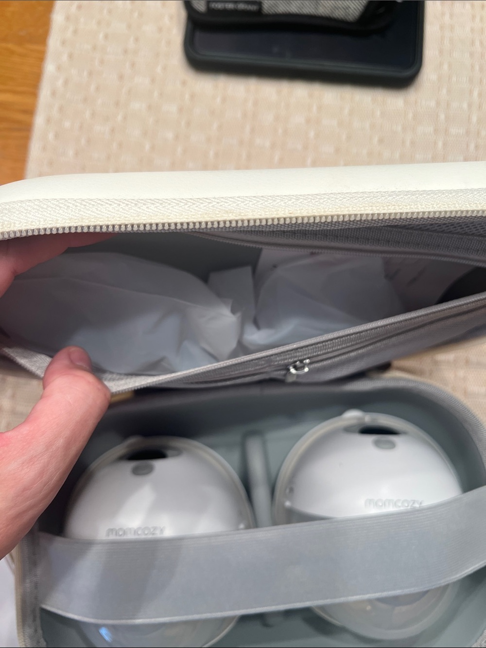 Momcozy hands free breast pump & parts - Picture 5 of 5